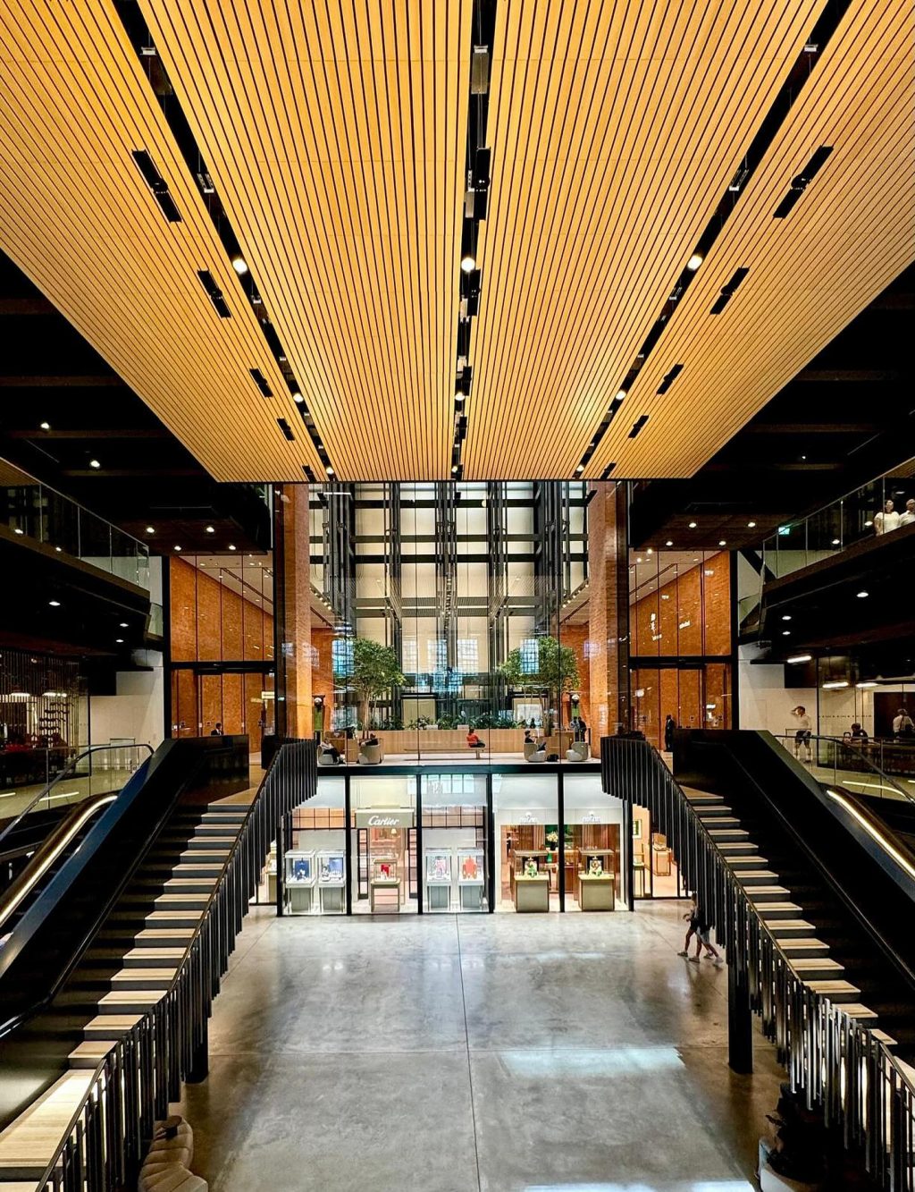 Instagram post from battersea_nine_elms_aesthetics. This post is in position 4.